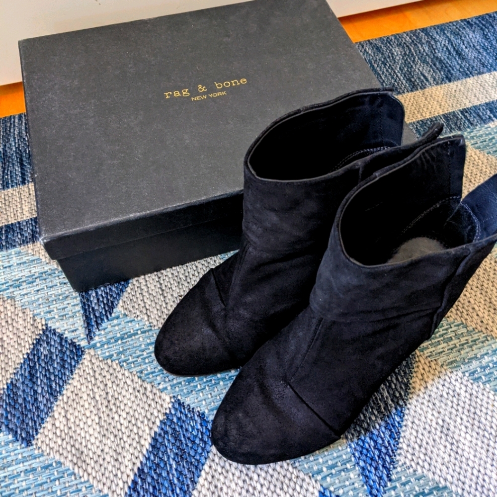 Rag & Bone Women's Black Newbury Boots
Black Suede